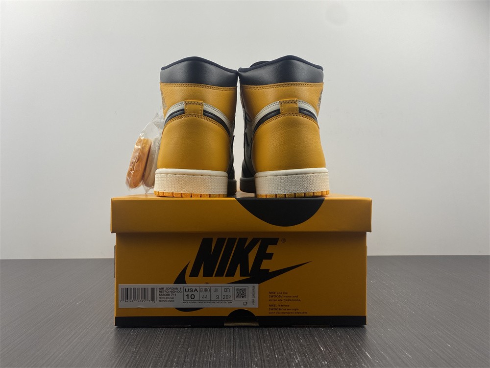 Air Jordan 1 High OG "Yellow Toe" 555088