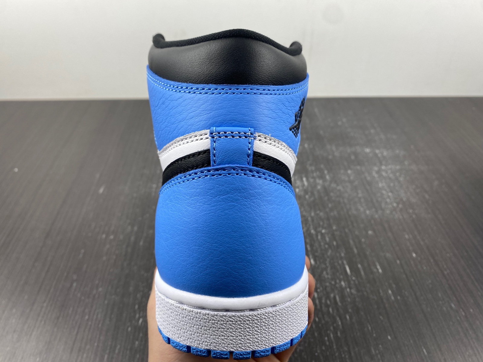 Air Jordan 1 Retro High OG "University Blue" DZ5485-400