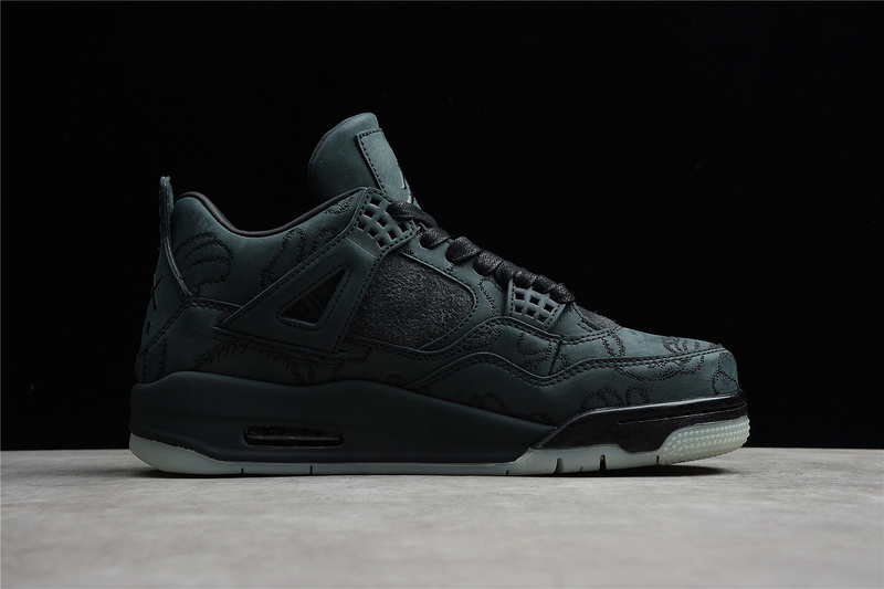 KAWS x Air Jordan 4 Retro 