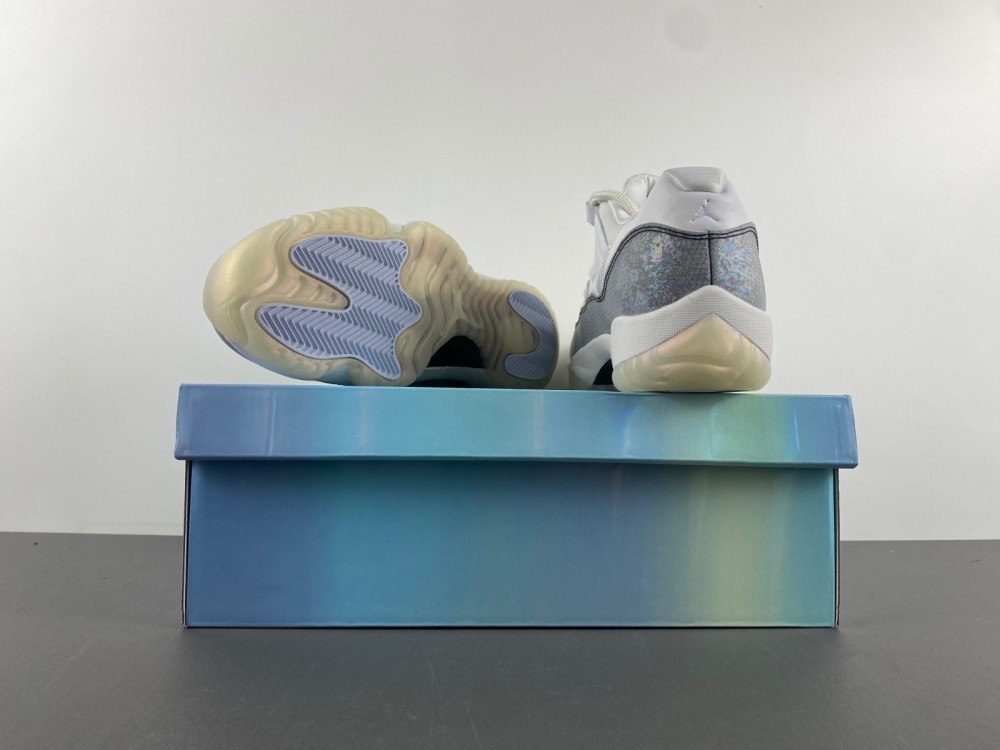 Air Jordan 11 Low 2025  HQ7000-001