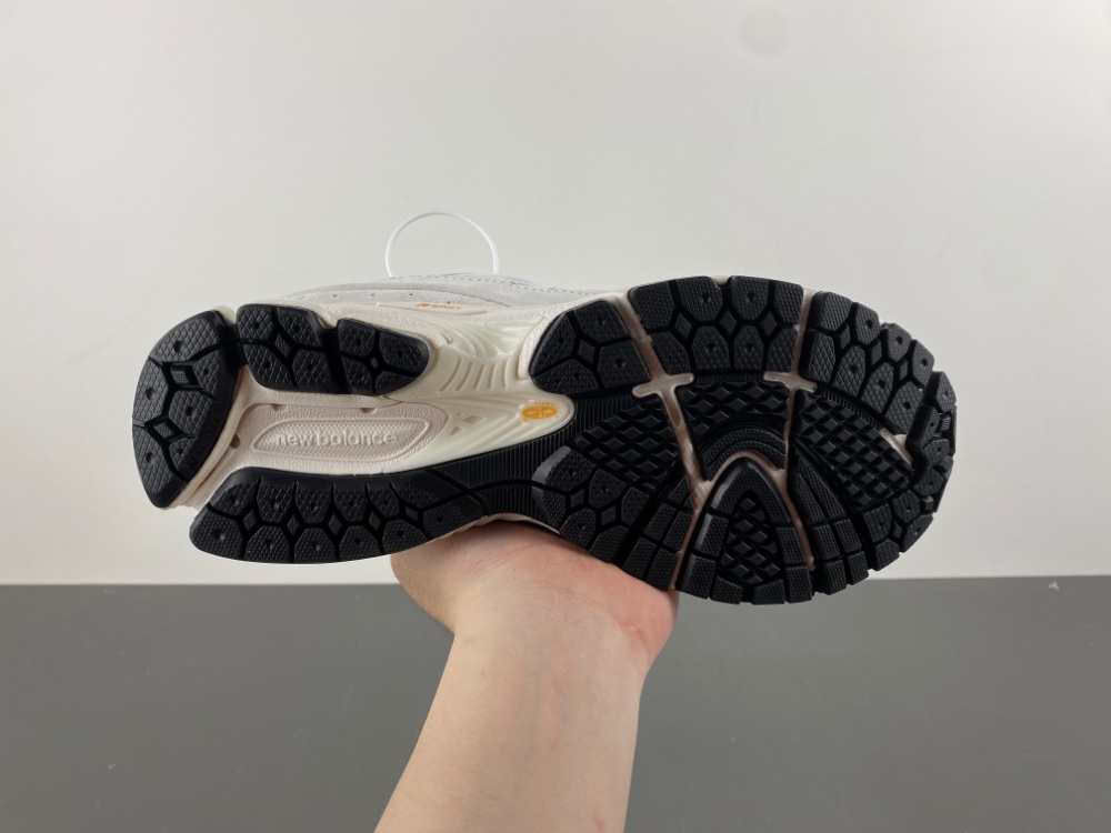 New Balance NB 2002 M2002REC