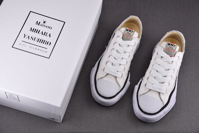 Maison Mihara Yasuhiro Low-Top Sneakers MMY-041