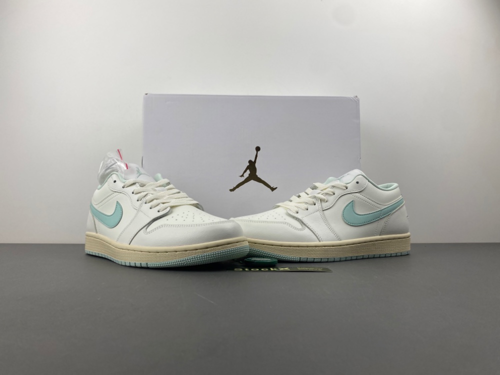 Air Jordan 1 Low
