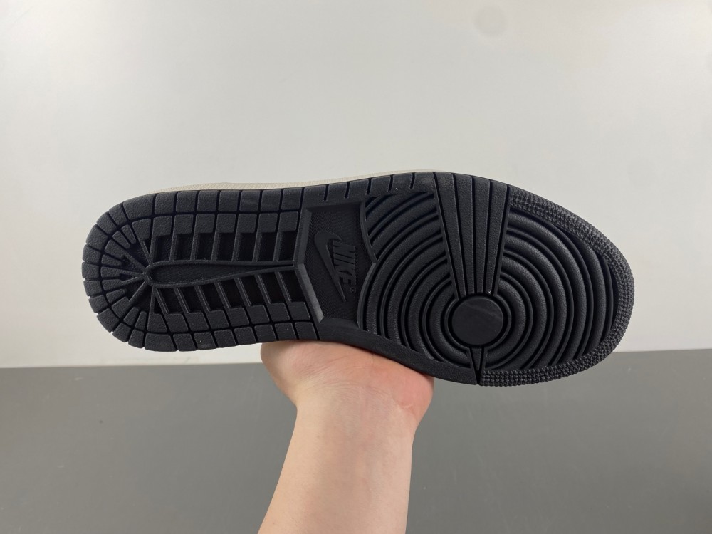 Travis Scott x Air Jordan LV