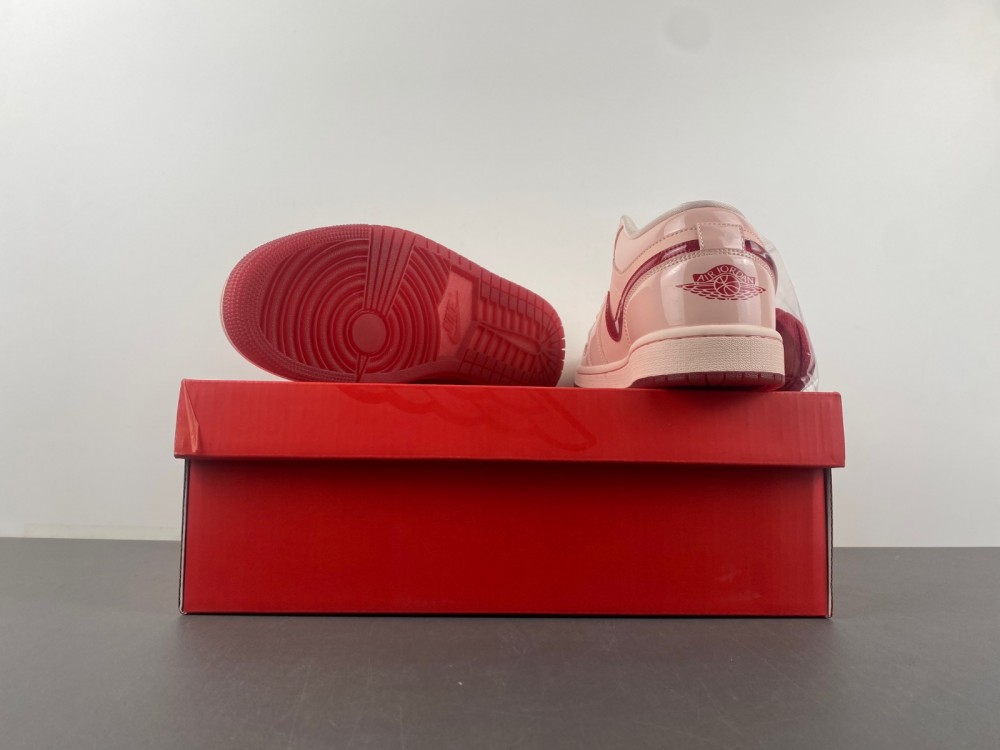 Air Jordan 1 Retro Low