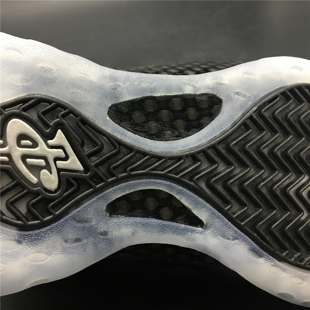 Nike Air Foamposite One “Hologram”314996-901