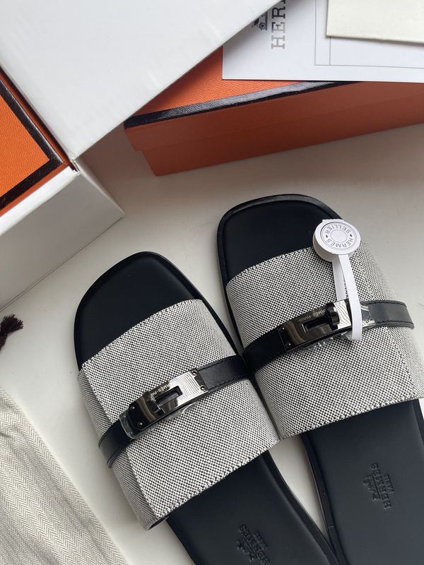 Gabriel sandal