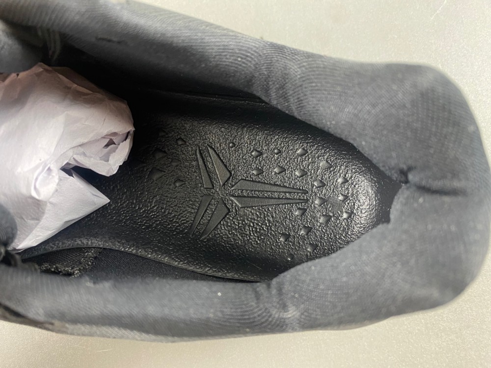 Nike Kobe 9 EM Low 646701-701