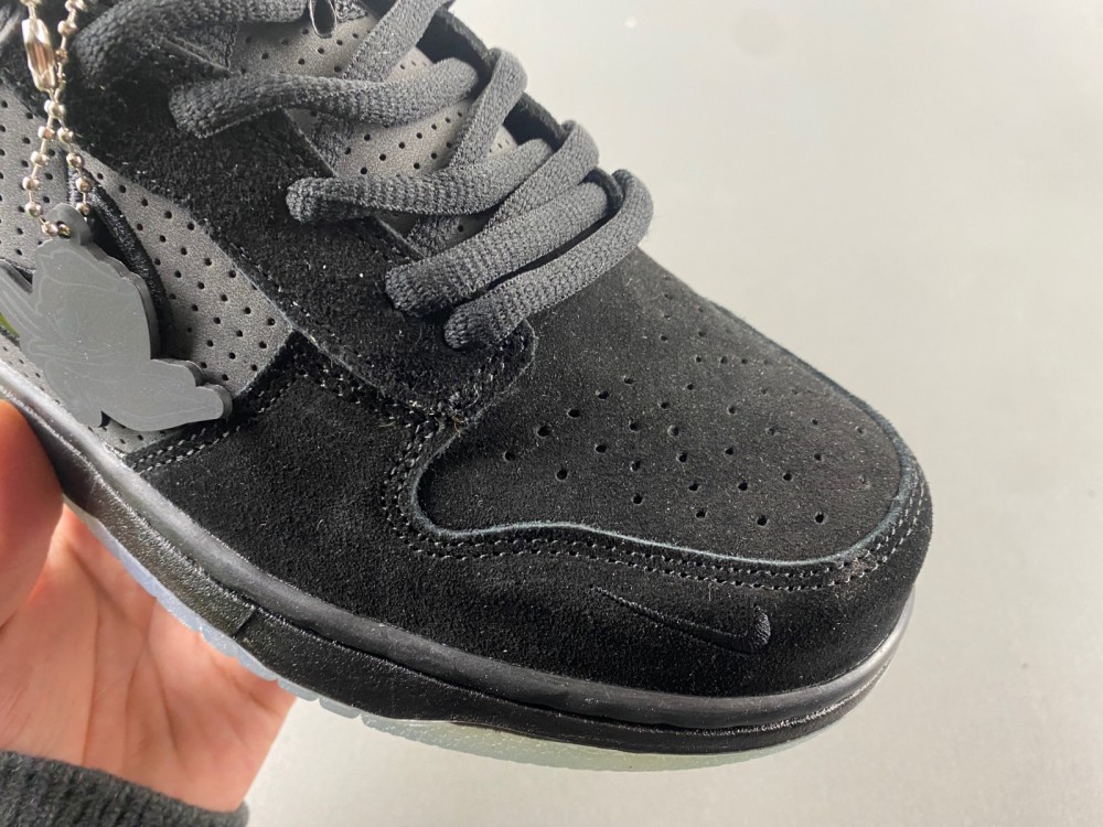 Division Street x Nike Dunk Low Lux “Oregon Black”HV1470-001