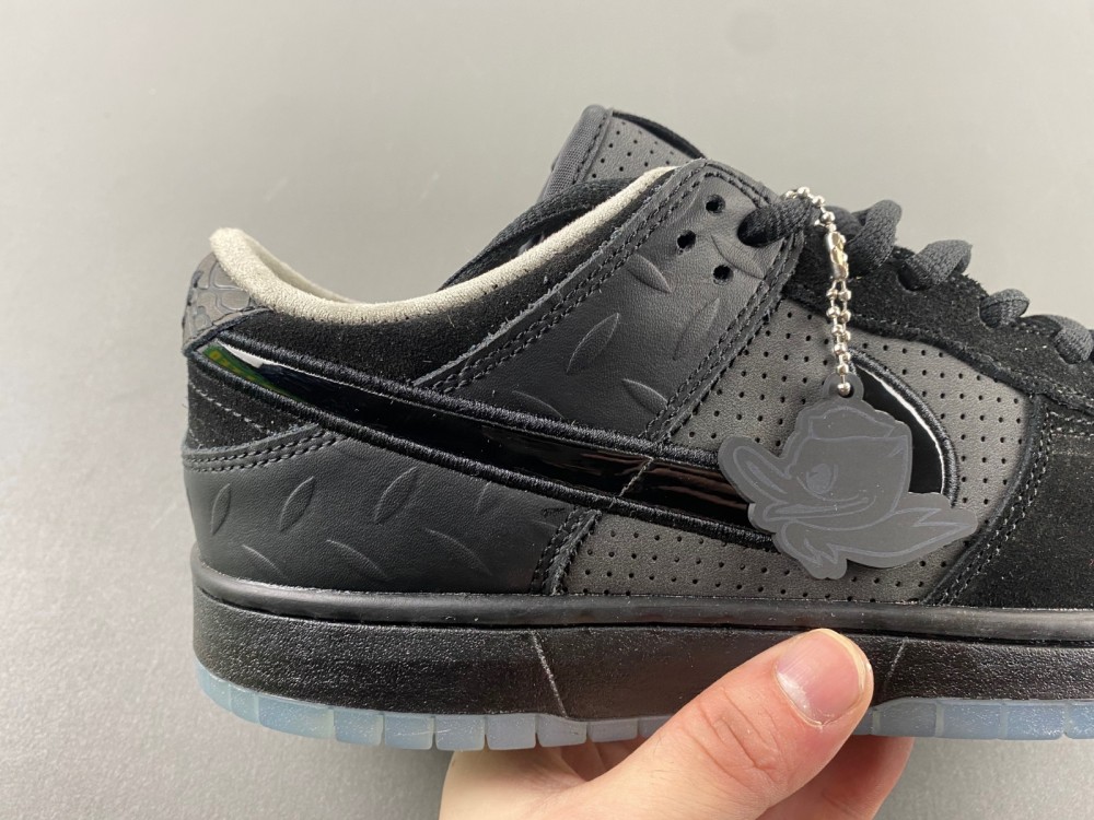 Division Street x Nike Dunk Low Lux “Oregon Black”HV1470-001
