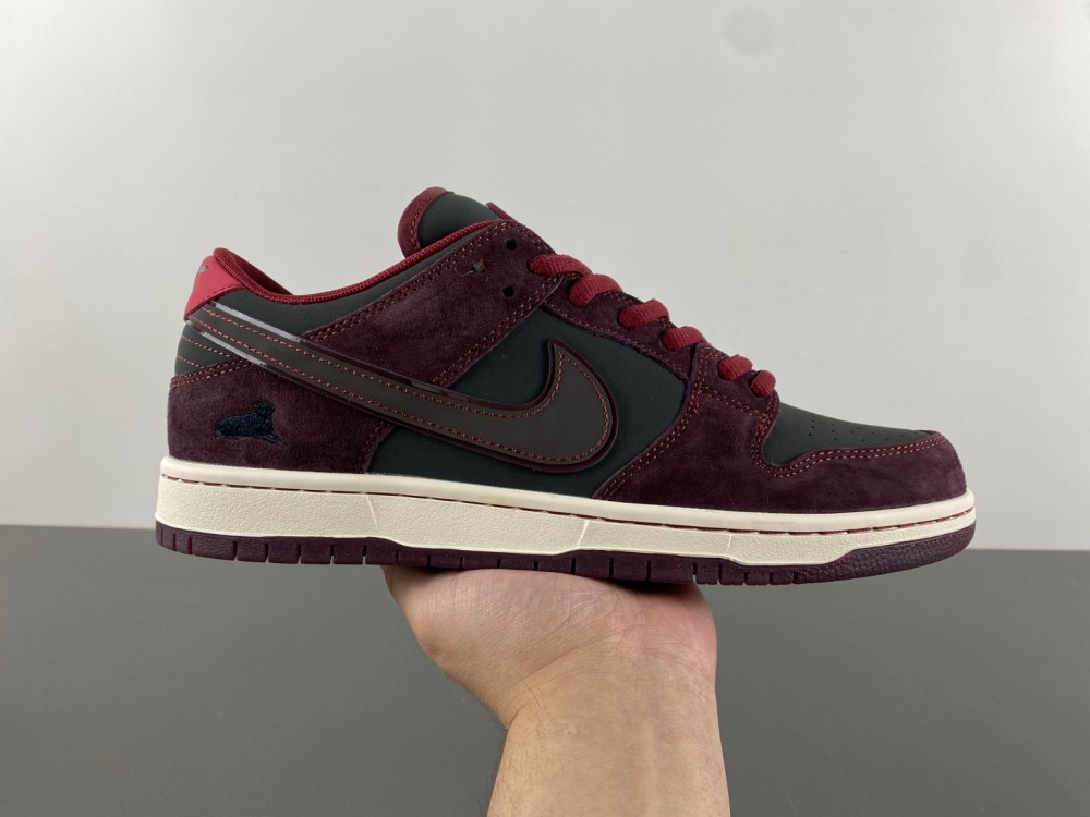 Riot Skateshop x Nike SB Dunk Low 2025