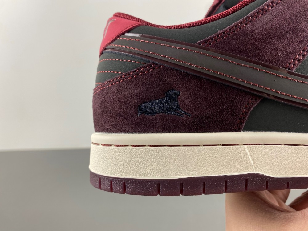 Riot Skateshop x Nike SB Dunk Low 2025