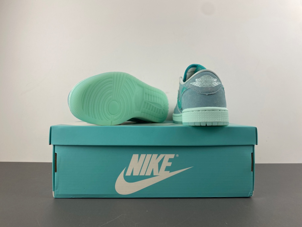 Air Jordan 1 Low OG “Washed Teal" WMNS HQ8111-300