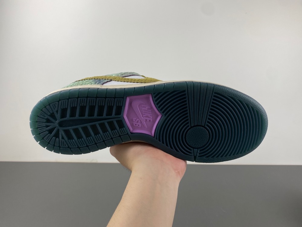 Alexis Sablone x Dunk Low SB