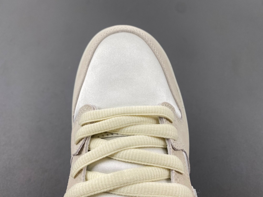 Nike SB Dunk Low Premium “Valentine’s Day  FZ5654-100