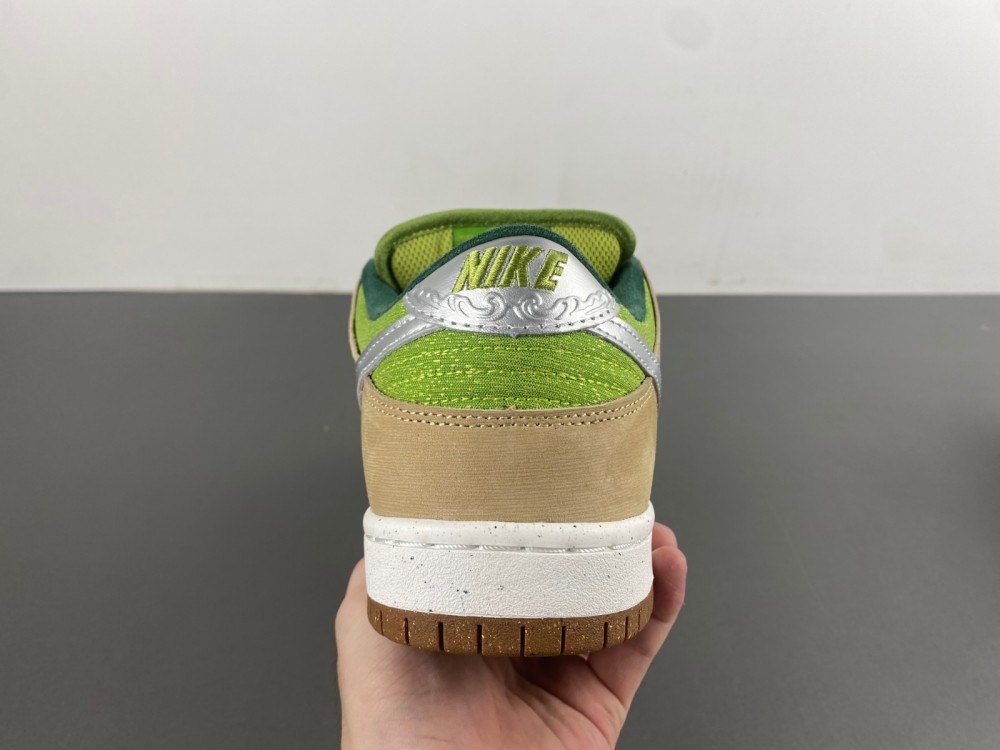 Nike SB Dunk Low “Escargot”FQ7585-200