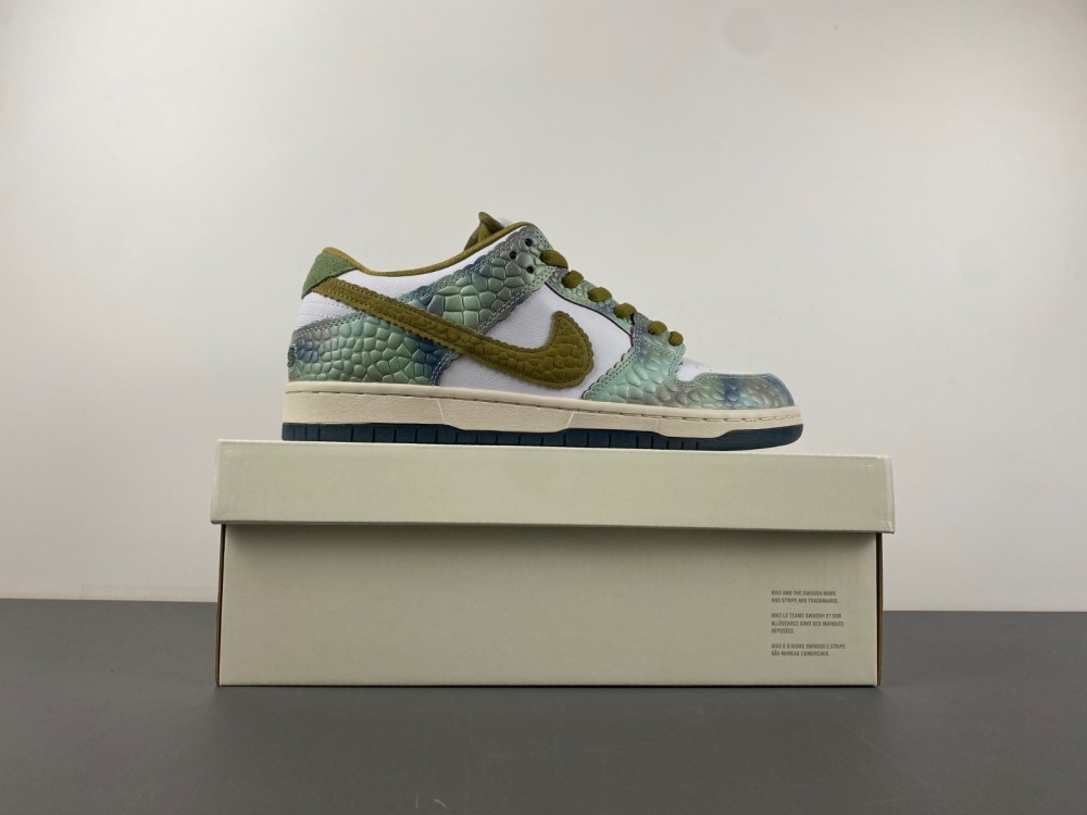 Alexis Sablone x Dunk Low SB