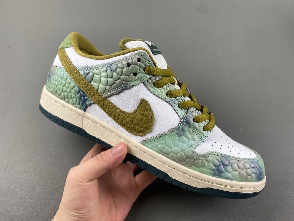 Alexis Sablone x Dunk Low SB