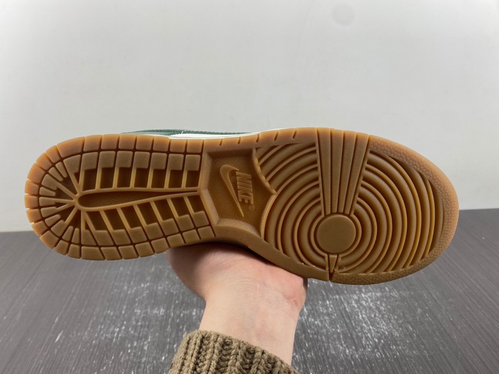 Nike Dunk Low LX “Gorge Green” DV0834-102