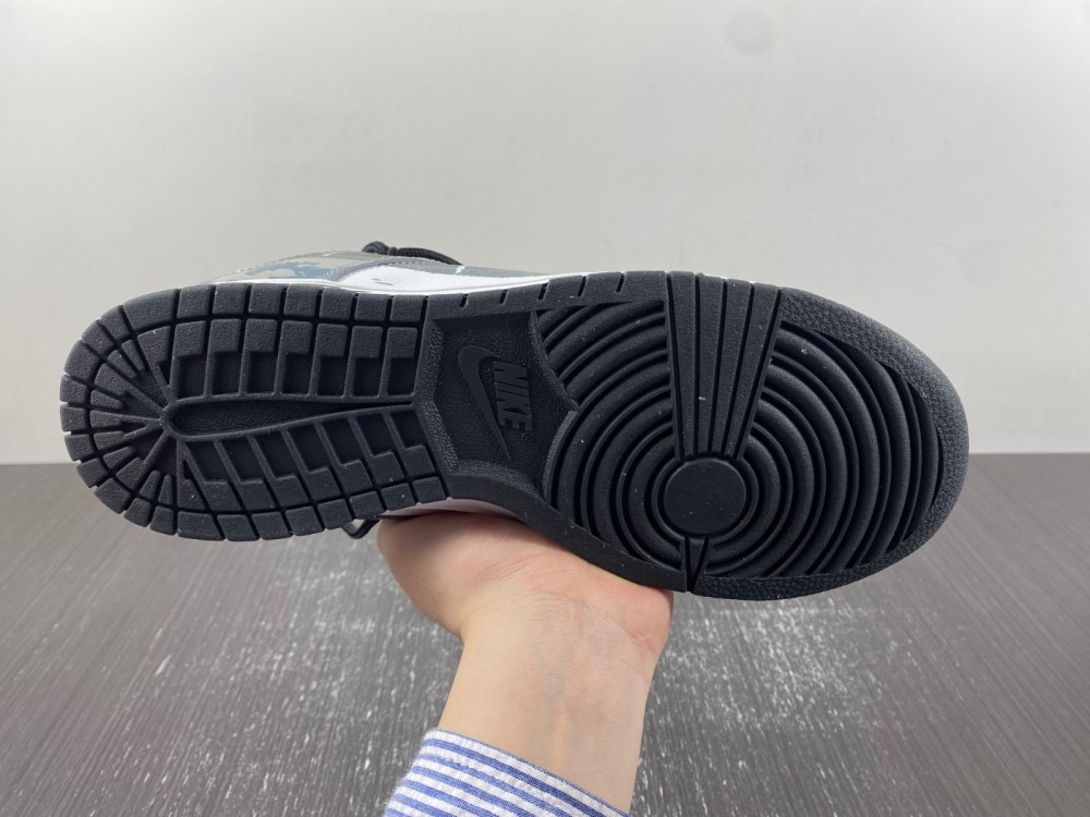 Nike SB Dunk Low FD0661-100