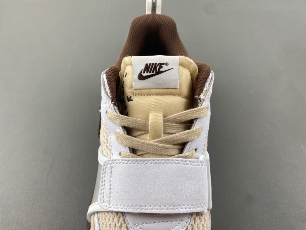 Travis Scott x Nike Zoom HQ3073-100