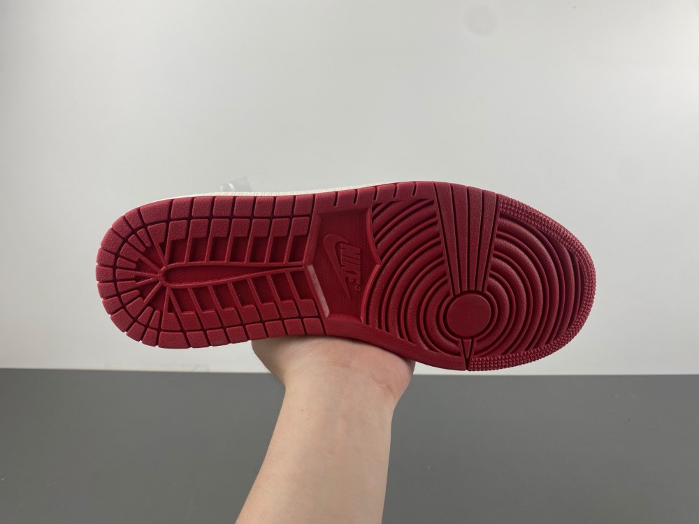 Travis Scott x Air Jordan DZ4137-700