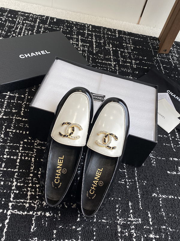 Chanel Leather CC Logo Loafers