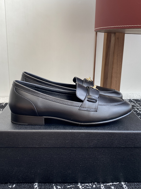 Chanel Leather CC Logo Loafers