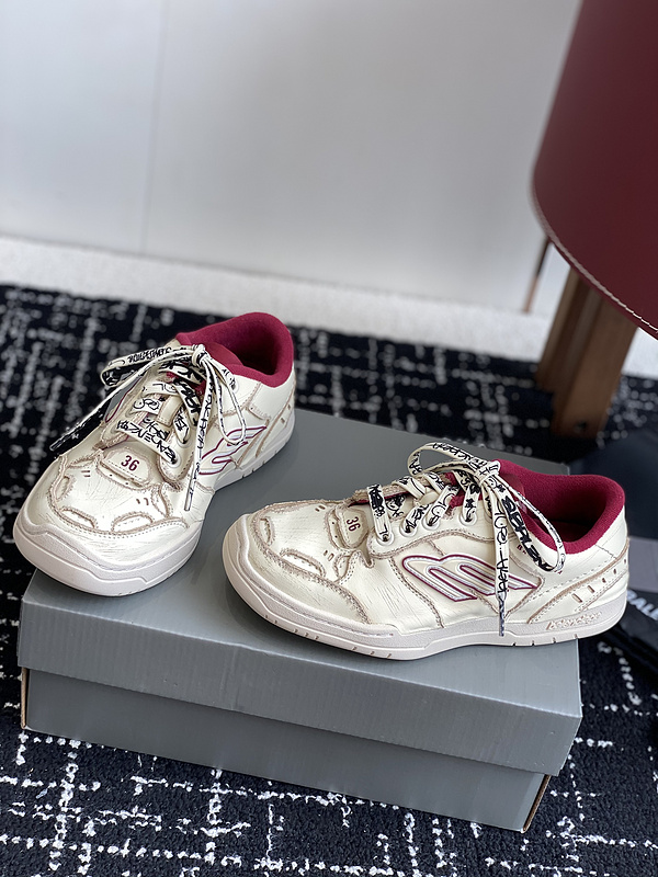 Balenciaga Hamptons Worn-Out Sneaker