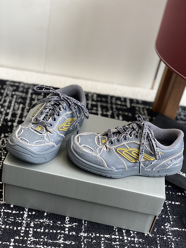 Balenciaga Hamptons Worn-Out Sneaker