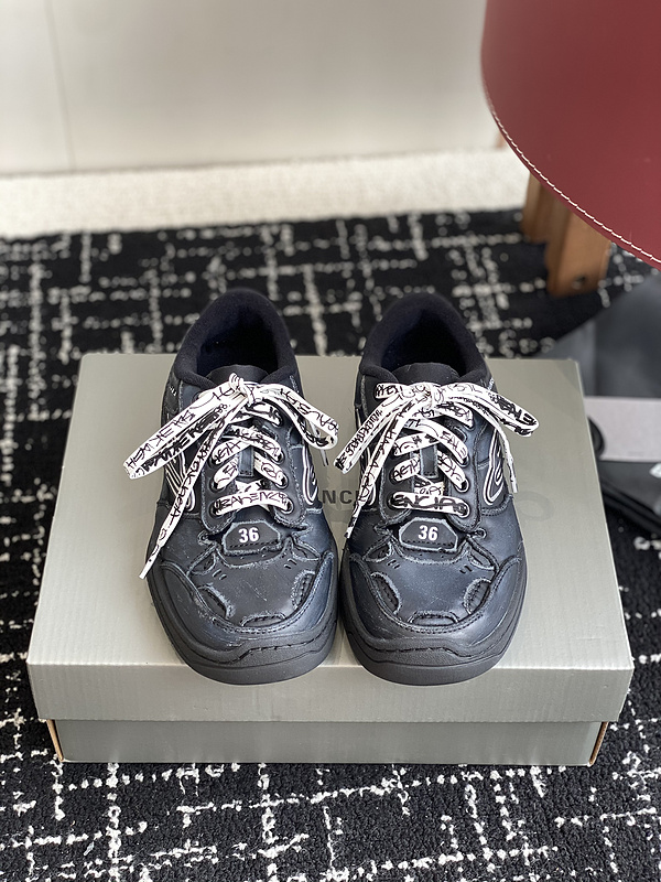 Balenciaga Hamptons Worn-Out Sneaker