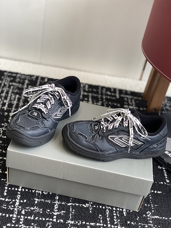 Balenciaga Hamptons Worn-Out Sneaker