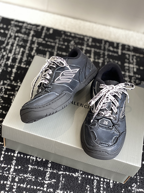 Balenciaga Hamptons Worn-Out Sneaker