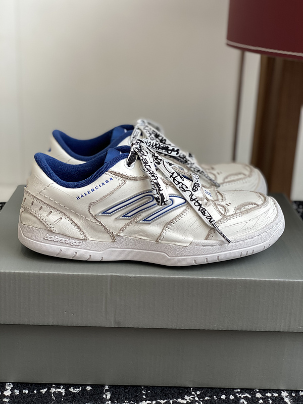 Balenciaga Hamptons Worn-Out Sneaker