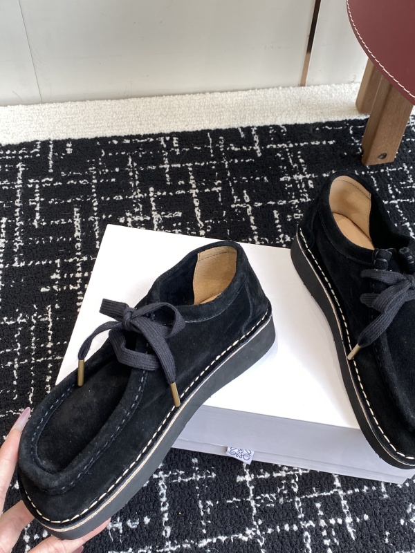 Faro lace-up in suede calfskin