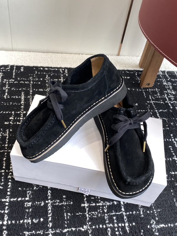 Faro lace-up in suede calfskin