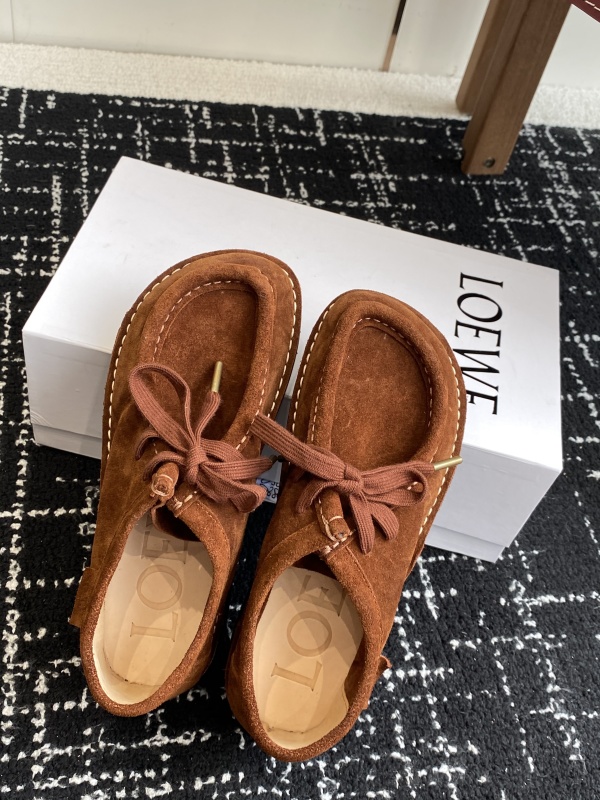 Faro lace-up in suede calfskin