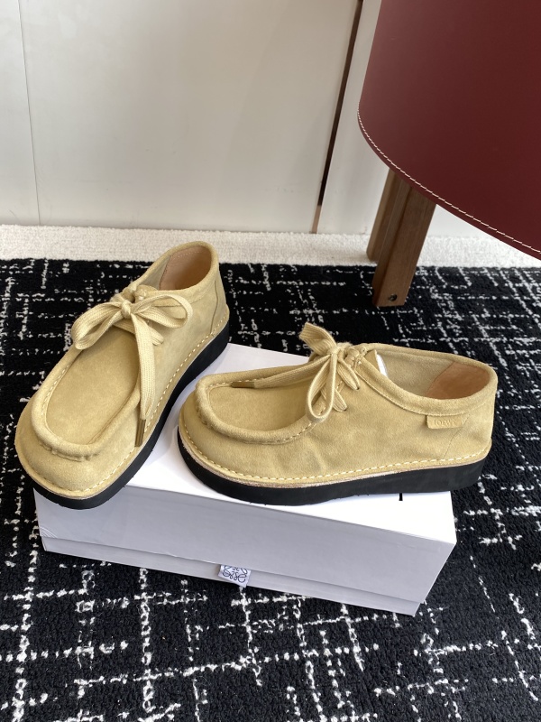 Faro lace-up in suede calfskin