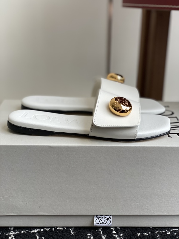 Loewe Pebble Slide in Soft Calfskin White