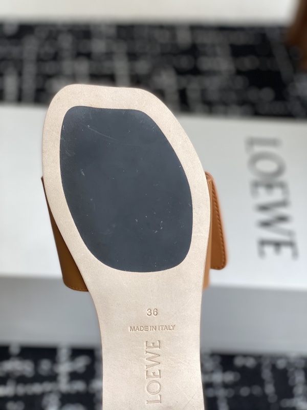 Loewe Pebble Slide in Soft Calfskin Brown