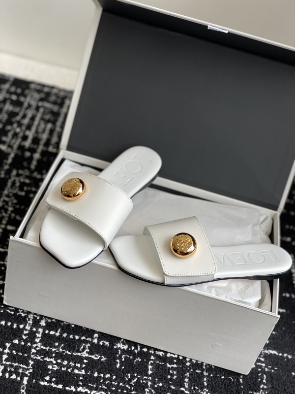 Loewe Pebble Slide in Soft Calfskin White